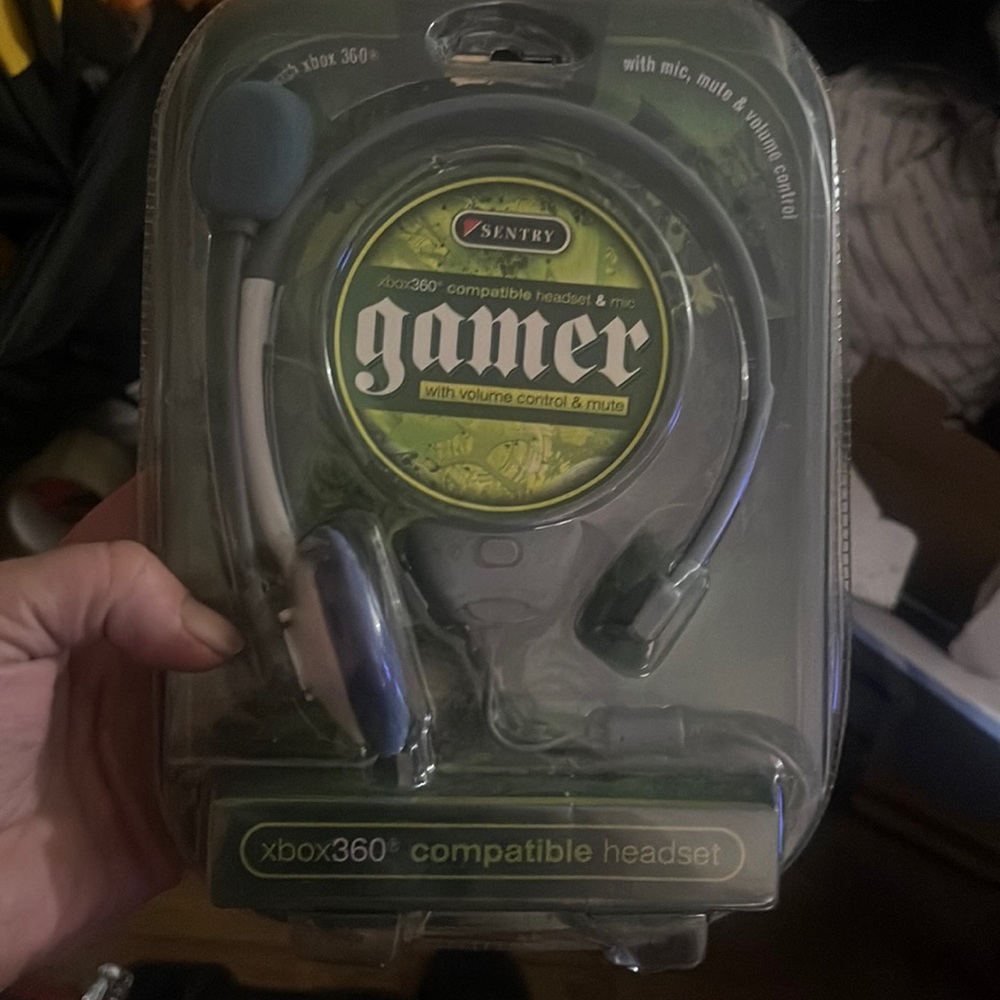Xbox 360 compatible headset and microphone with volume control and mute.